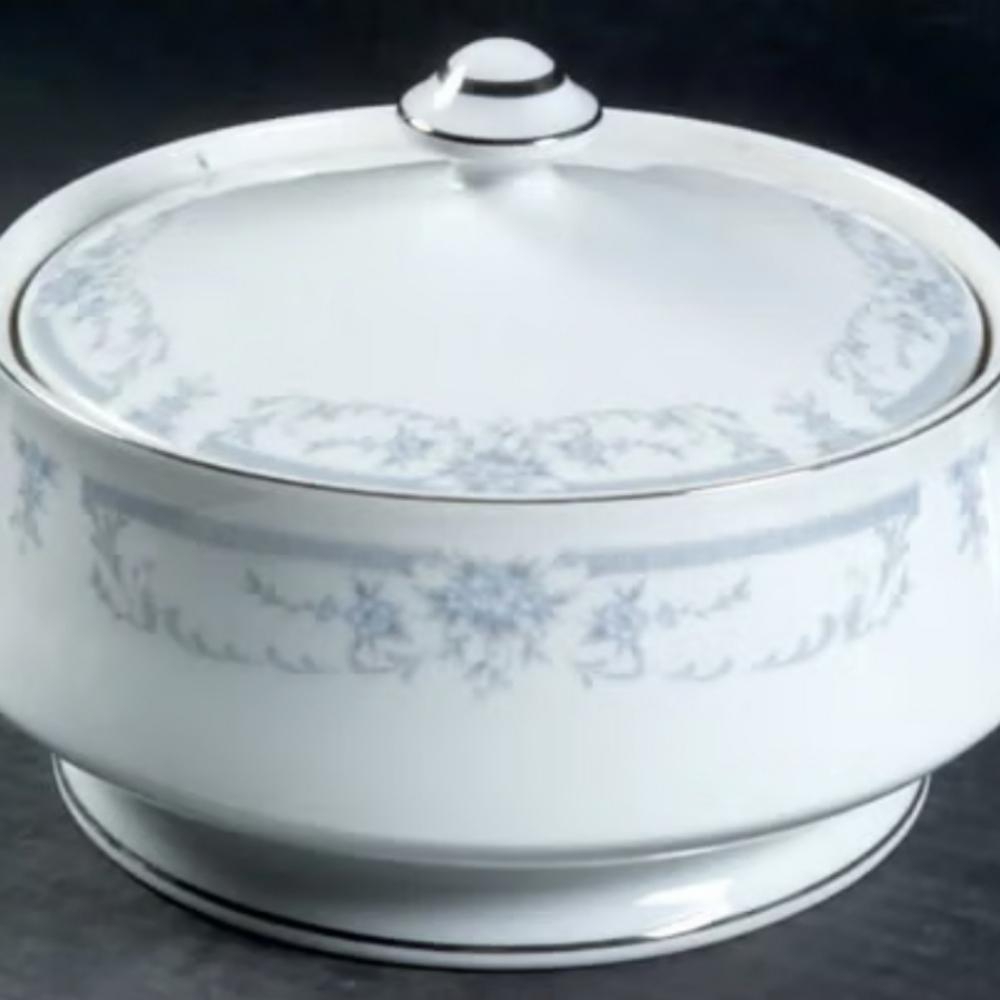 SHEFFIELD BLUE WHISPER CHINA CASSEROLE DISH JAPAN 1985